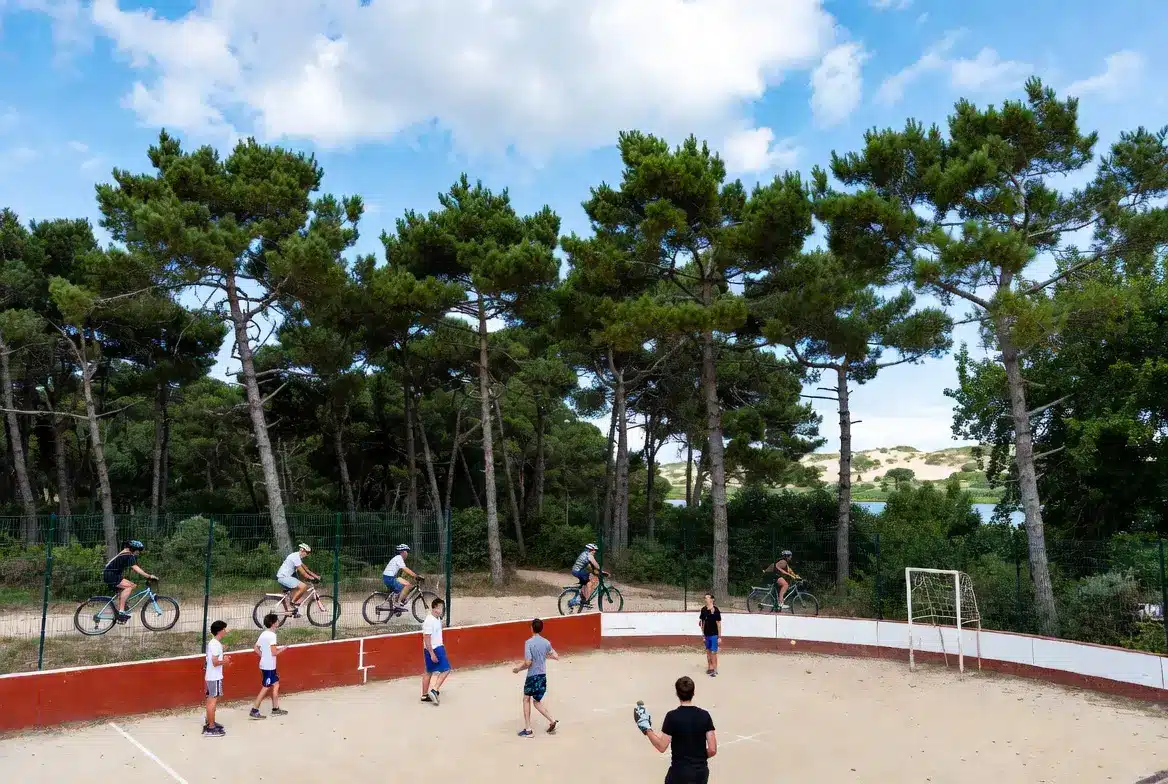 Pelote basque et cyclistes Landes
